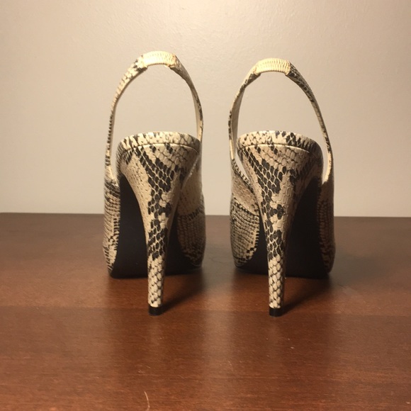 💥SALE $10💥 NWOT Faux snake leather open toe 7.5 - Picture 2 of 8